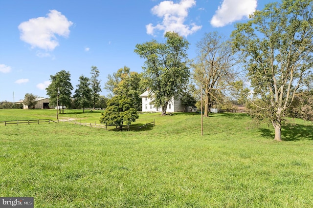 view of yard featuring a rural view