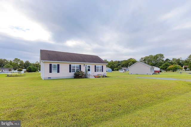 view of front of home featuring a front yard