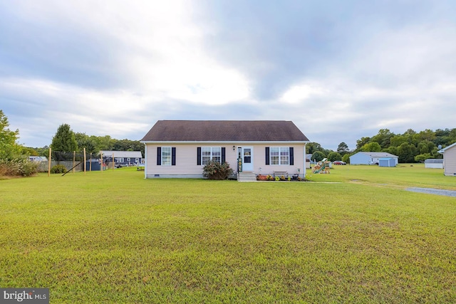 view of front of property featuring a front lawn