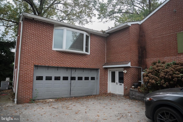 view of front facade featuring a garage