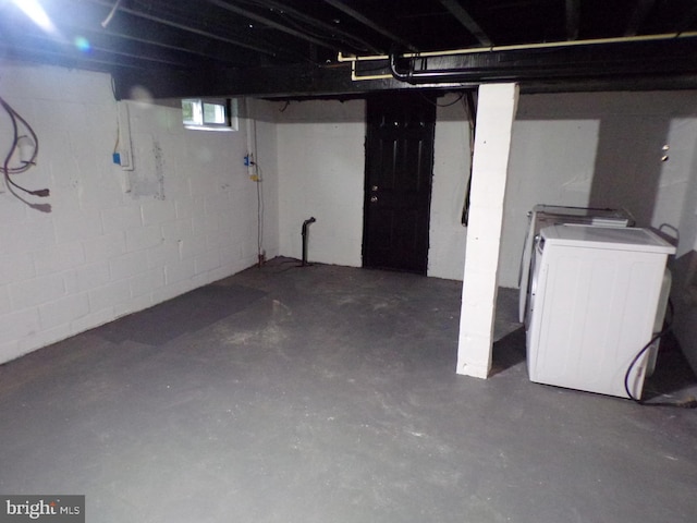 basement with washer / clothes dryer