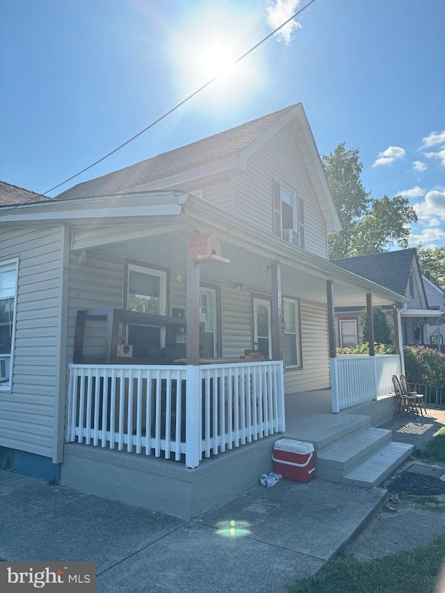 313 W Wood St, Vineland, NJ 08360 - view of front of home with a porch