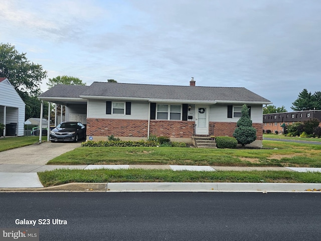 view of front facade featuring a front lawn and a carport