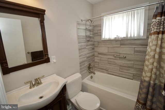 full bathroom featuring shower / tub combo with curtain, vanity, and toilet