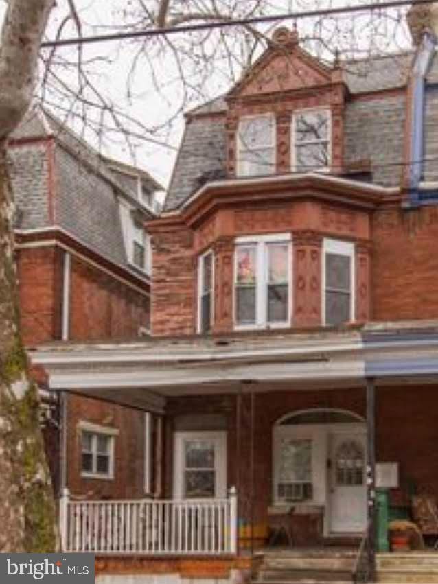 view of front of house featuring covered porch