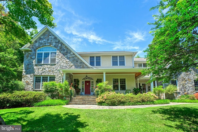 view of front of house with a front lawn