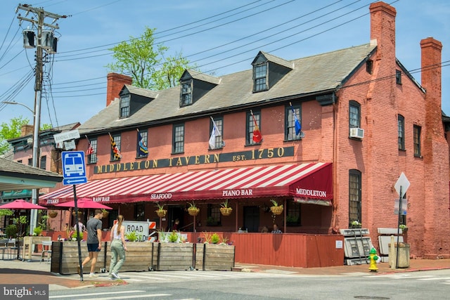 view of building exterior featuring cooling unit