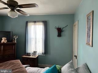 bedroom with ceiling fan