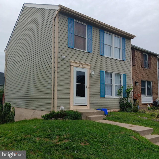 view of front of property with a front yard