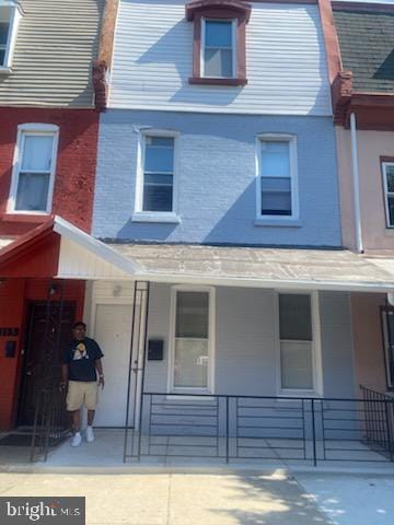 view of front of house with covered porch