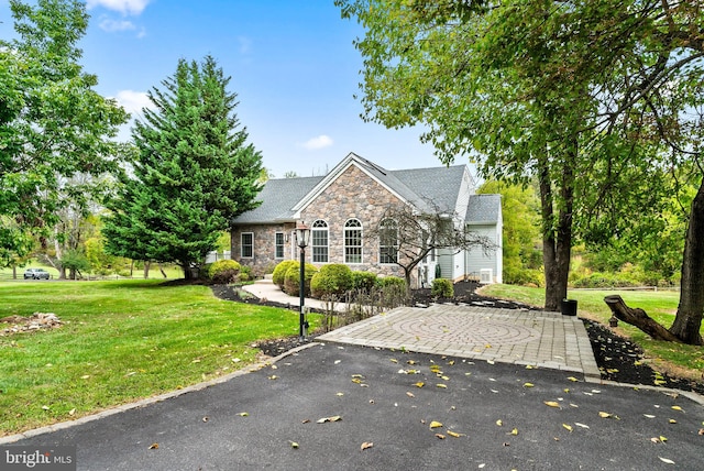 front of property featuring a front yard