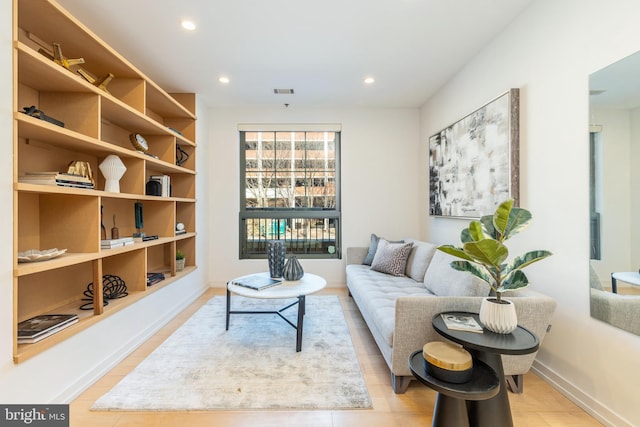 living room with visible vents, baseboards, and recessed lighting