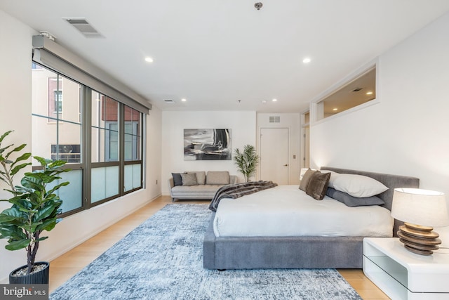 bedroom featuring light wood-style floors, visible vents, and recessed lighting