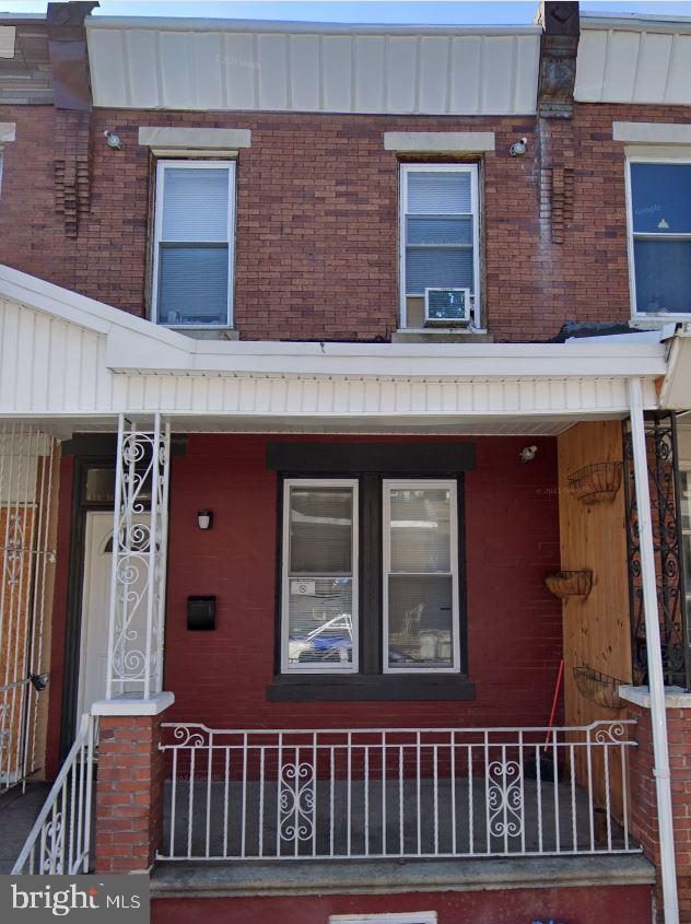 view of front of home with covered porch