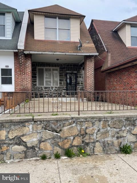 view of front of home featuring a porch