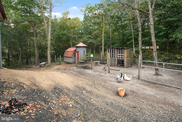 view of yard with a storage shed