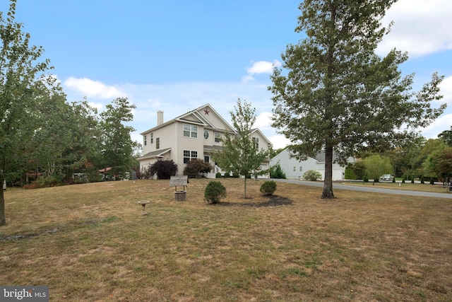 view of front of home featuring a front lawn