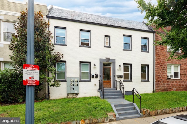 view of front of house with a front yard