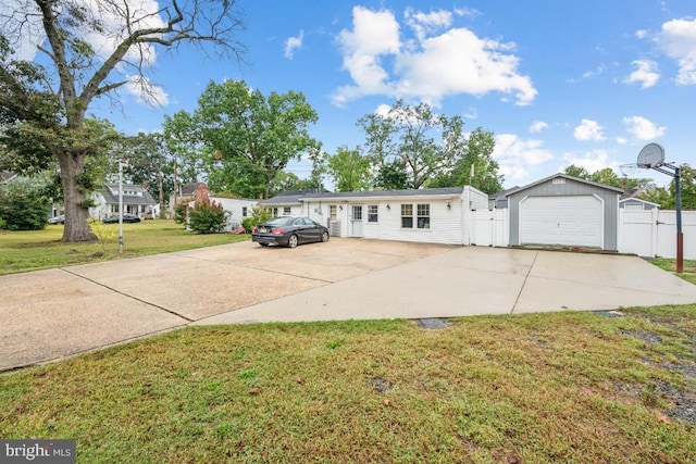 ranch-style home featuring a front lawn