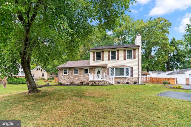 view of front of home with a front lawn