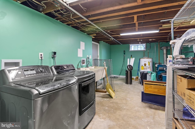 laundry room with washing machine and dryer