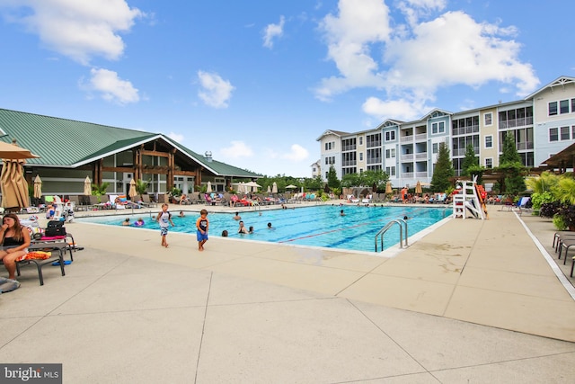 view of swimming pool featuring a patio