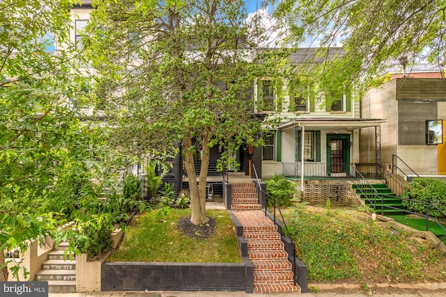 view of front of house featuring covered porch