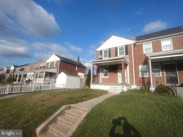 view of front of home with a front lawn and covered porch