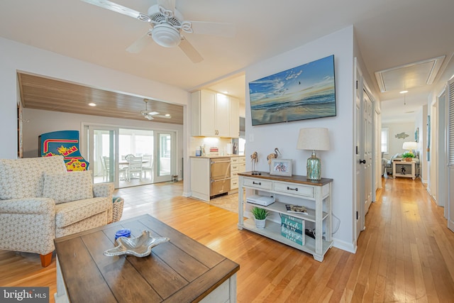 living room featuring light hardwood / wood-style floors and ceiling fan