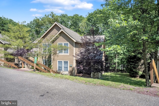 view of front of house with a front yard