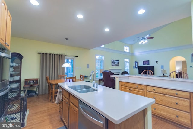 kitchen featuring dishwasher, light hardwood / wood-style floors, sink, an island with sink, and ceiling fan