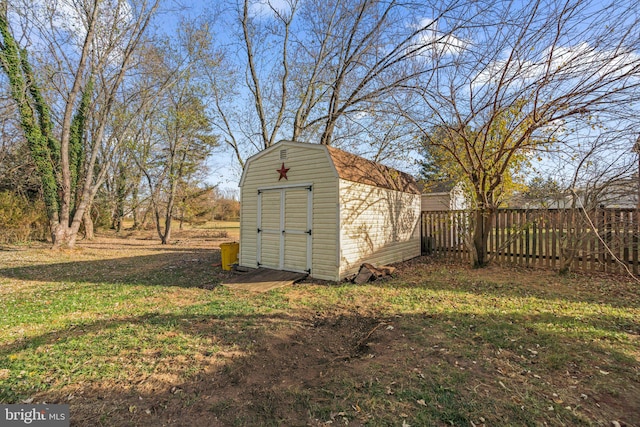 view of outdoor structure with a yard