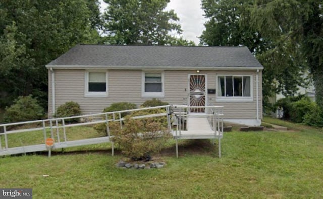 view of front of house with a front lawn