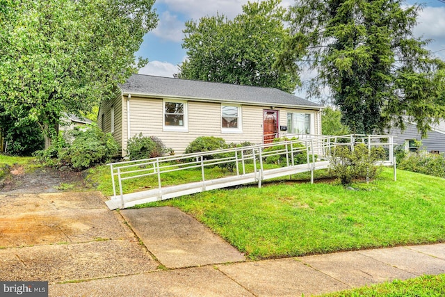 single story home featuring a front lawn