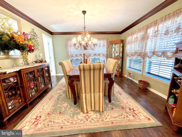 dining room featuring crown molding, an inviting chandelier, and dark hardwood / wood-style floors