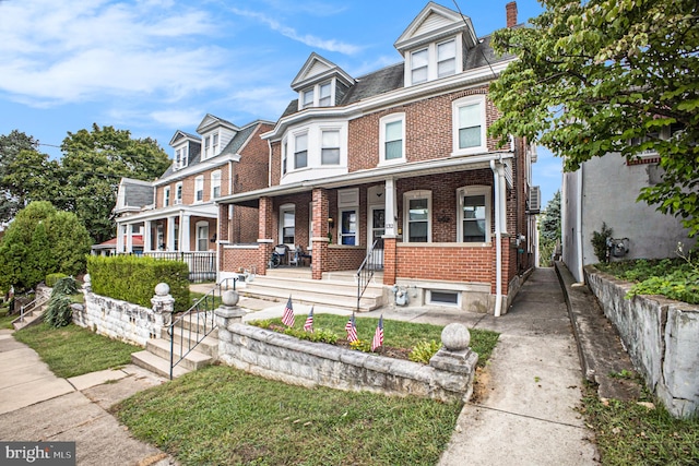 townhome / multi-family property with a porch