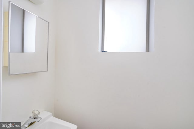 bathroom featuring sink