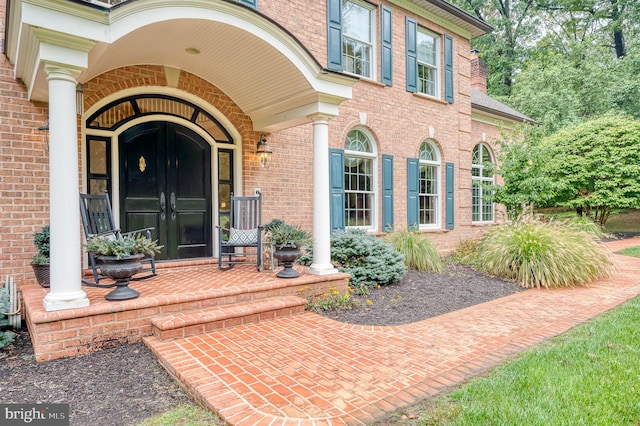 entrance to property featuring covered porch