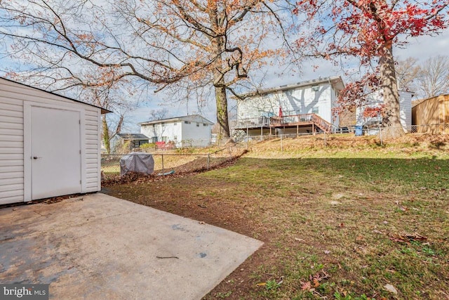 view of yard with a patio