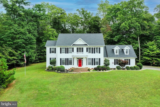 colonial inspired home with a front yard