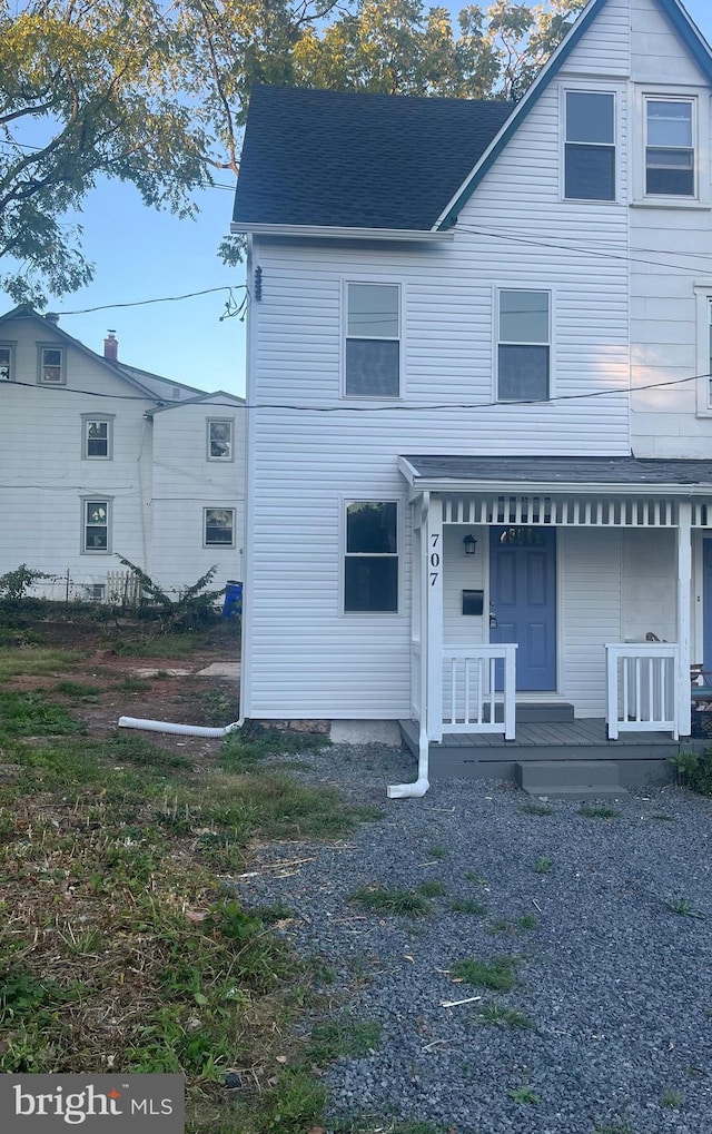 view of front of property featuring a porch