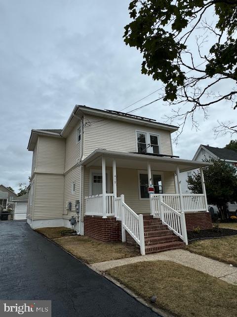 view of front of house featuring covered porch