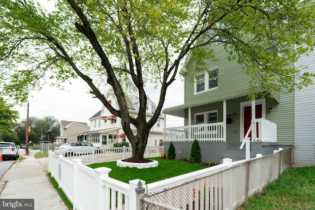 view of front of house with a front yard and covered porch