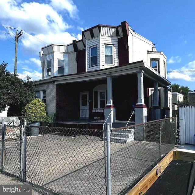 view of front of house featuring covered porch