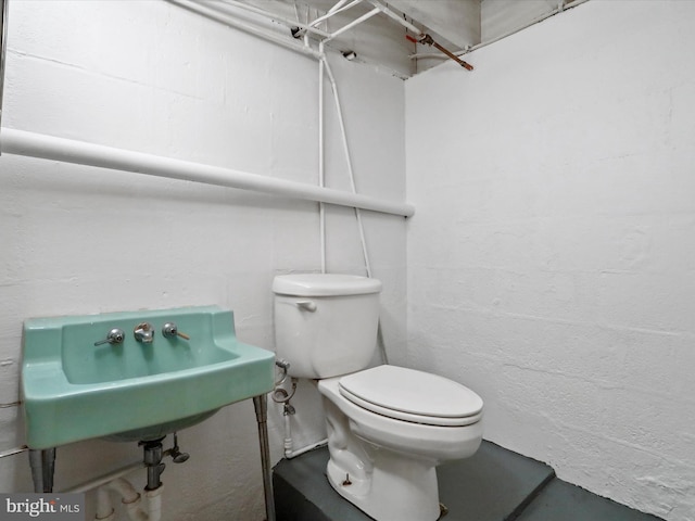 bathroom featuring toilet