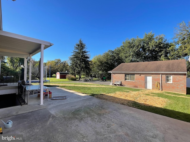 view of yard featuring a patio area