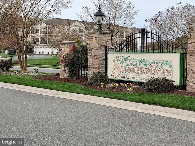 community / neighborhood sign featuring a residential view