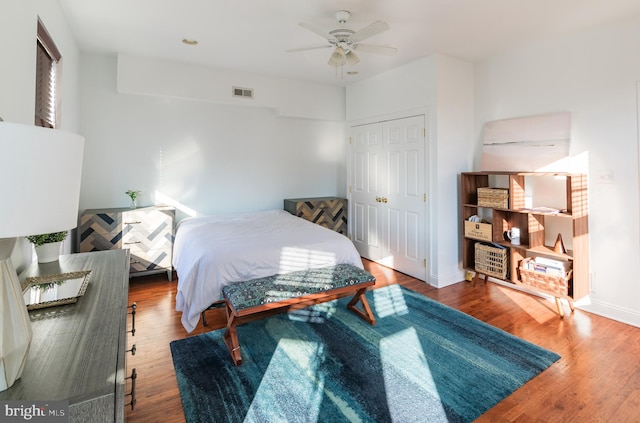 bedroom featuring hardwood / wood-style floors, ceiling fan, and a closet