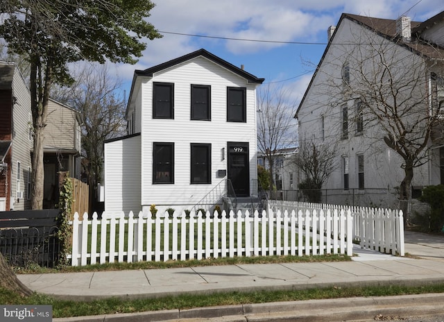 view of front property