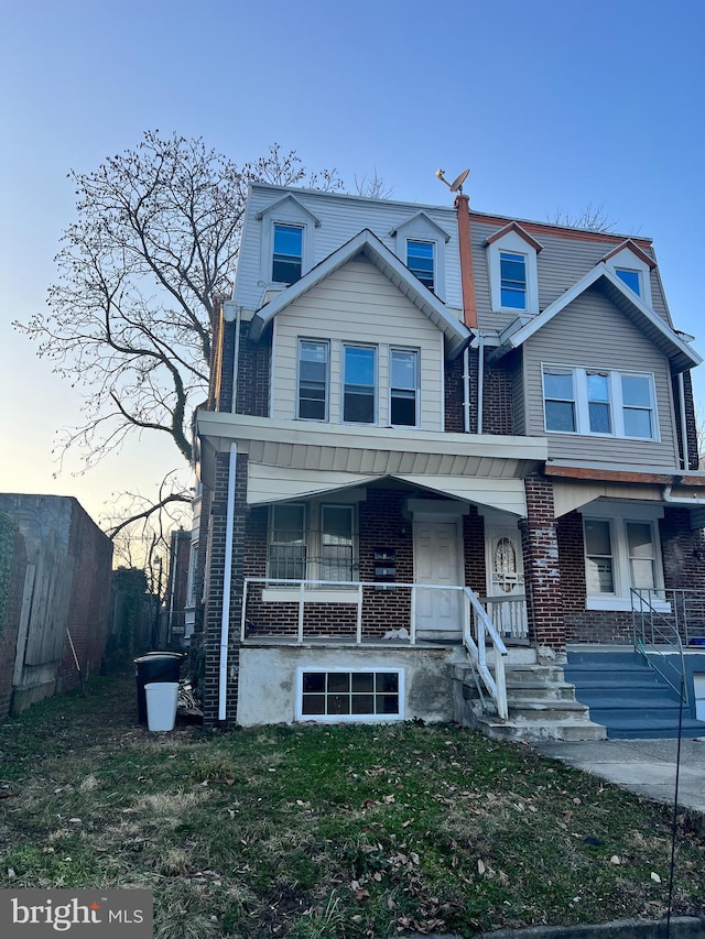 view of front facade featuring a porch